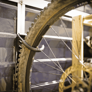 Canopia vertikal cykelholder til redskabsskur sort